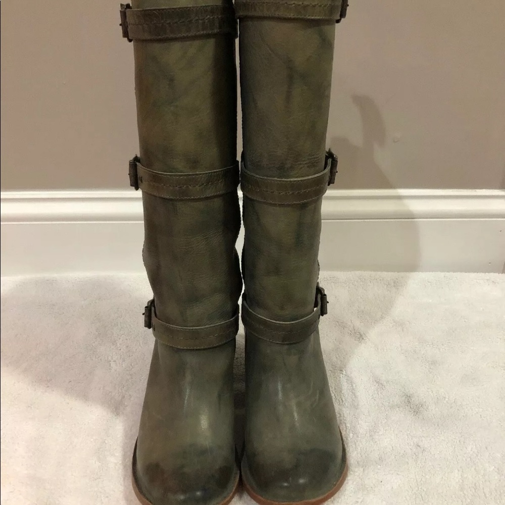Frye boots. Barely used. Size 6